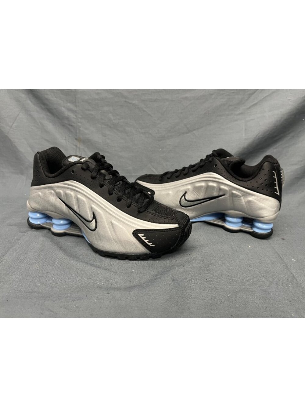 Nike Boys Shox R4 (GS) Sneakers Synthetic Silver Black Blue Size 6 NEW NO BOX!